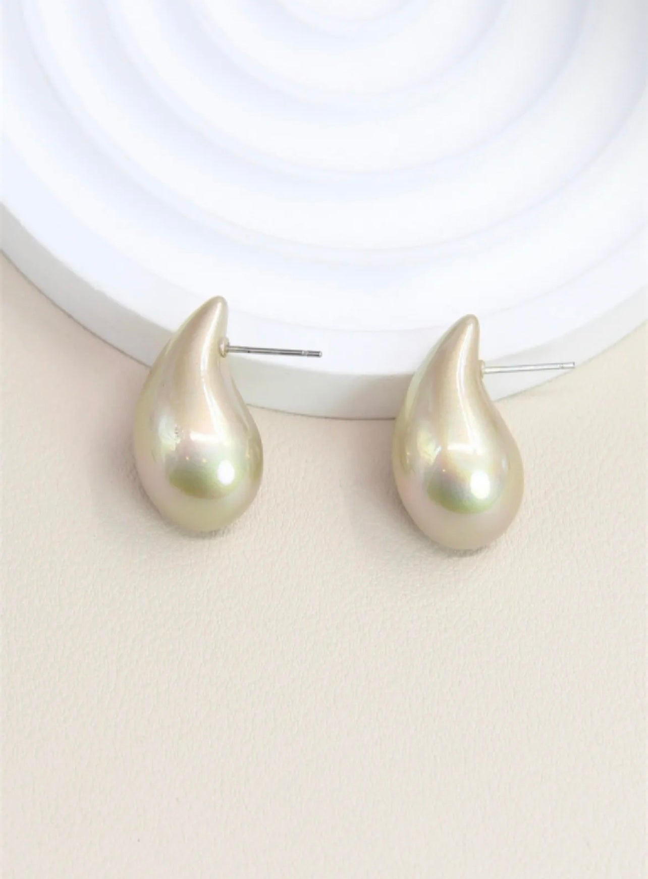 BOUCLES D'OREILLES GOUTTE DORE